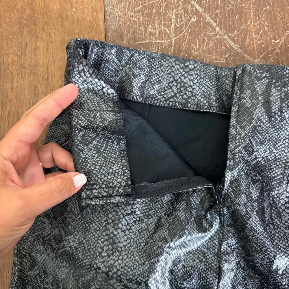 Virgin USA‎ Gray Black Textured Snake Skin Mini Skirt Size MEDIUM